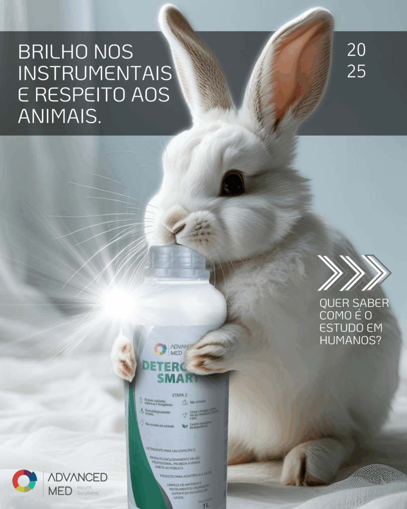 Imagem de um coelho branco com expressão serena ao lado do DETERGENTE HOSPITALAR SMART DA ADVANCED MED, simbolizando a escolha da marca por testes éticos em humanos e o compromisso com produtos livres de crueldade animal. Destaque para a segurança dermatológica, sustentabilidade e inovação em biossegurança hospitalar sem sofrimento animal.